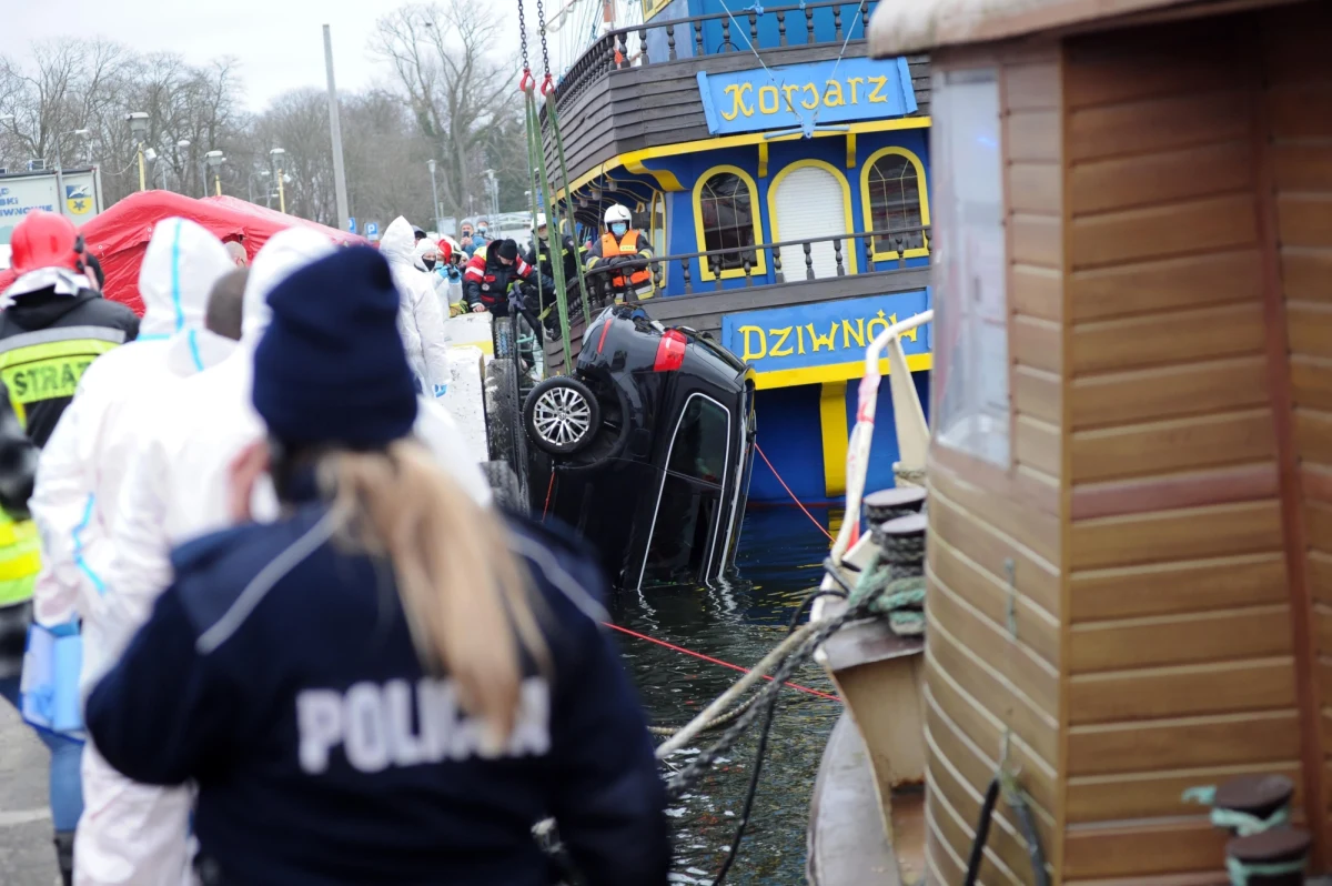 Sąd w Kamieniu Pomorskim (woj. zachodniopomorskie) zdecydował, że nie ma podstaw do wznowienia śledztwa ws. śmierci czterech osób, których samochód wpadł do wody w lutym ub.r. – poinformował w czwartek rzecznik szczecińskiego Sądu Okręgowego.