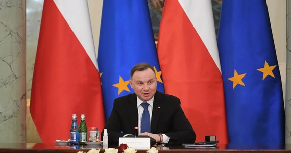 Prezydenci Polski i Ukrainy Andrzej Duda i Wołodymyr Zełenski odbyli konsultacje na temat ostatnich rozmów międzynarodowych i wymienili się informacjami - poinformował w czwartek na Twitterze szef prezydenckiego Biura Polityki Międzynarodowej Jakub Kumoch.