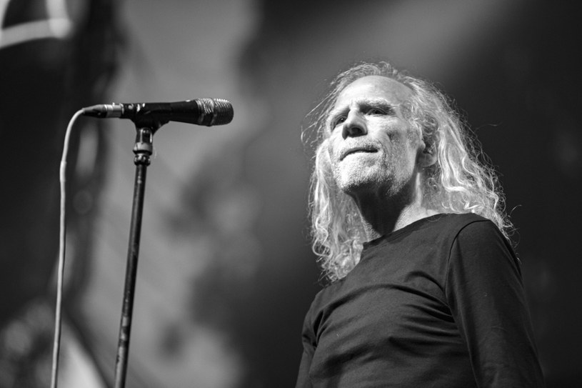 Smutne wieści napłynęły dziś od zespołu Kat. Nie żyje wieloletni wokalista i lider grupy. Roman Kostrzewski 15 lutego skończyłby 62 lata.