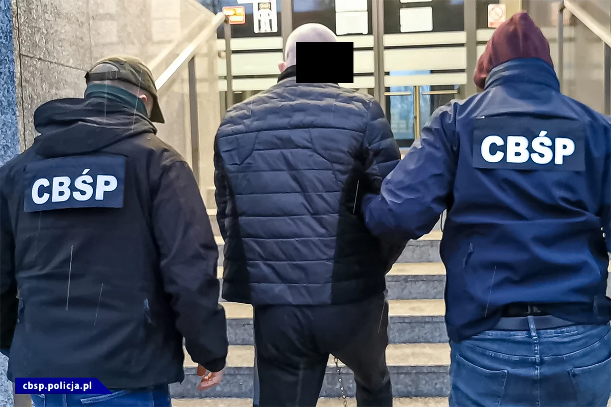 Mężczyzna skazany pod koniec lat 80. za brutalne, potrójne zabójstwo jest wśród 16 osób zatrzymanych za wyłudzenia podatku VAT. Policjanci CBŚP działali na polecenie zachodniopomorskiego wydziału Prokuratury Krajowej. 