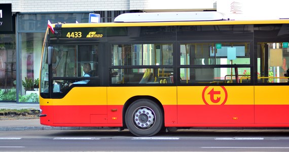 ​W poniedziałek, 14 lutego po feriach na stołeczne ulice wrócą autobusy linii szkolnych oraz zostaną przywrócone podjazdy do szkół. Jednak część zmian rozkładowych pozostanie do 20 lutego - poinformował Zarząd Transportu Miejskiego.