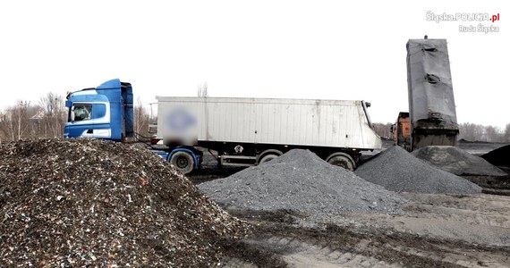 Nielegalne odpady były przewożone z Małopolski na Śląsk. Policja w Rudzie Śląskiej zatrzymała kierowcę, który próbował pozbyć się niebezpiecznego ładunku.