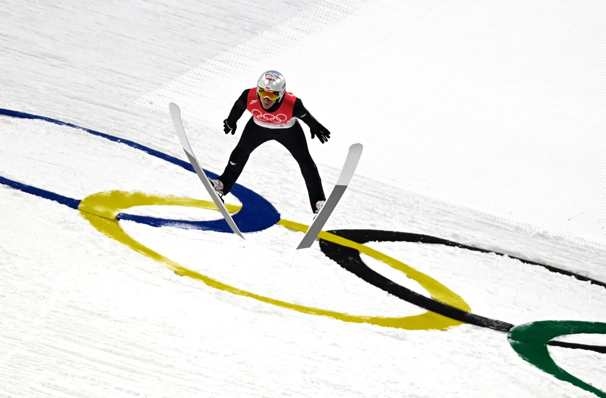 Czterech Polaków zobaczymy w sobotniej rywalizacji olimpijskich skoczków narciarskich na dużej skoczni. Najlepszy z biało-czerwonych był Kamil Stoch.