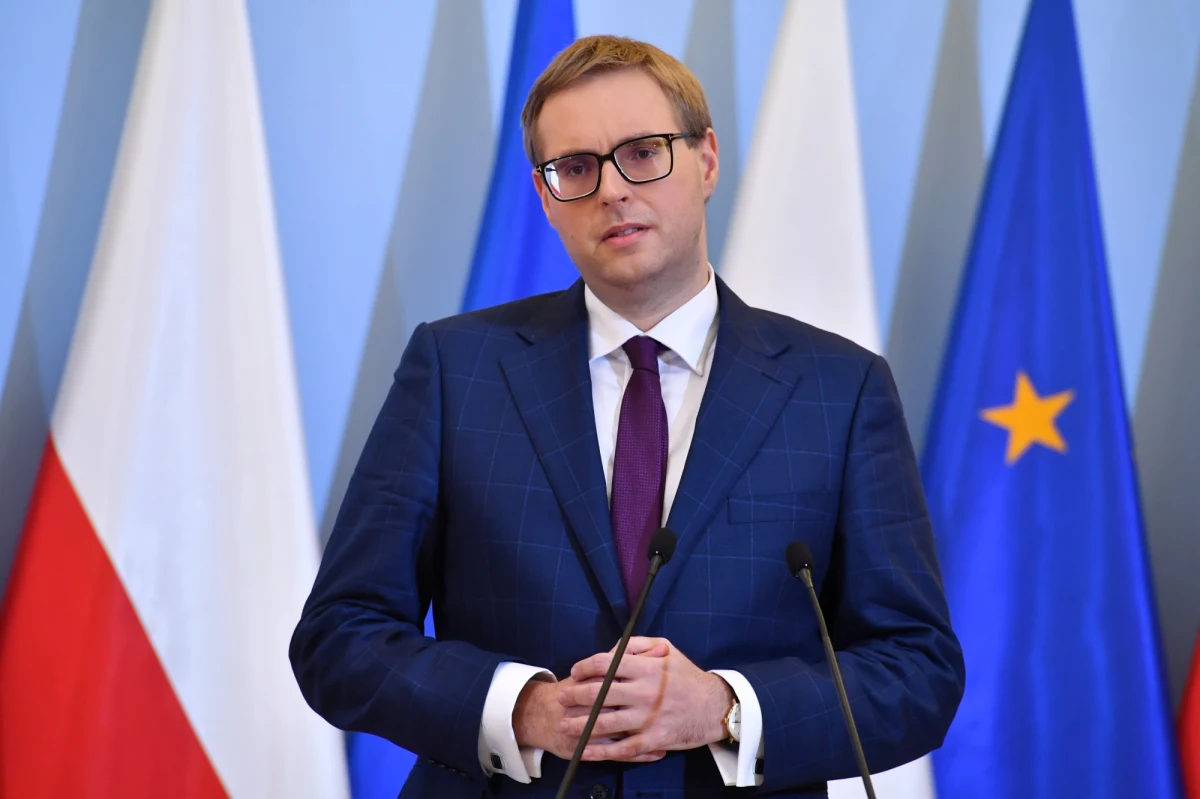 Jest kolejna dymisja za Polski Ład. Jak zapowiadaliśmy kilka dni temu, stanowisko stracił wiceminister finansów Jan Sarnowski. Wcześniej rezygnację złożył szef resortu finansów Tadeusz Kościński. Wygląda jednak na to, że to nie koniec odwołań za chaos w programie podatkowym rządu. 