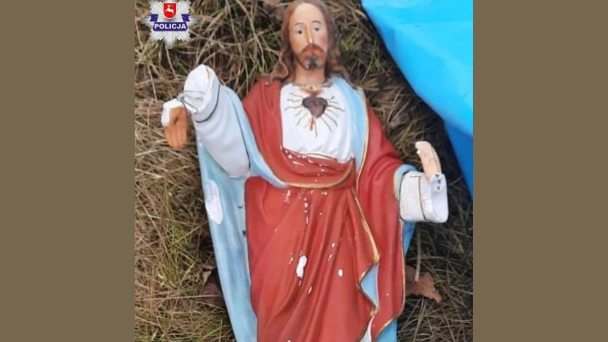 Trzech nastolatków z miejscowości Bełcząc odpowie przed sądem rodzinnym za kradzież gipsowej figurki Jezusa, która znajdowała się w przydrożnej kapliczce.
