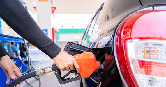 Cena benzyny Pb 95 w przyszłym tygodniu wzrośnie średnio do 5,25-5,36 zł za litr - przewiduje portal e-petrol.pl. Wzrost dotyczyć będzie także cen oleju napędowego.