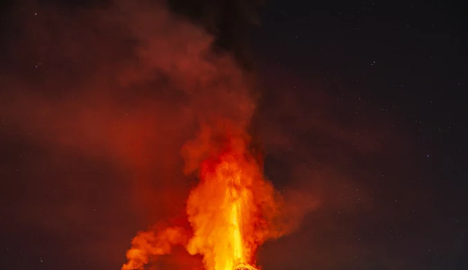 Majestatyczny wybuch wulkanu Etna. Zdjęcia robią wrażenie