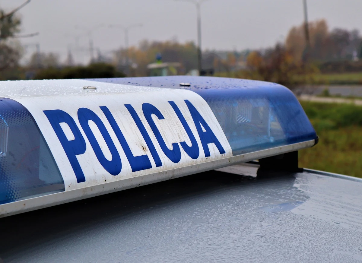 Do tragedii na polowaniu doszło w okolicach Wolsztyna (Wielkopolskie). 56-letni mężczyzna zginął w wyniku postrzału. Według wstępnych ustaleń policji, broń miała wystrzelić podczas jej rozładowywania.