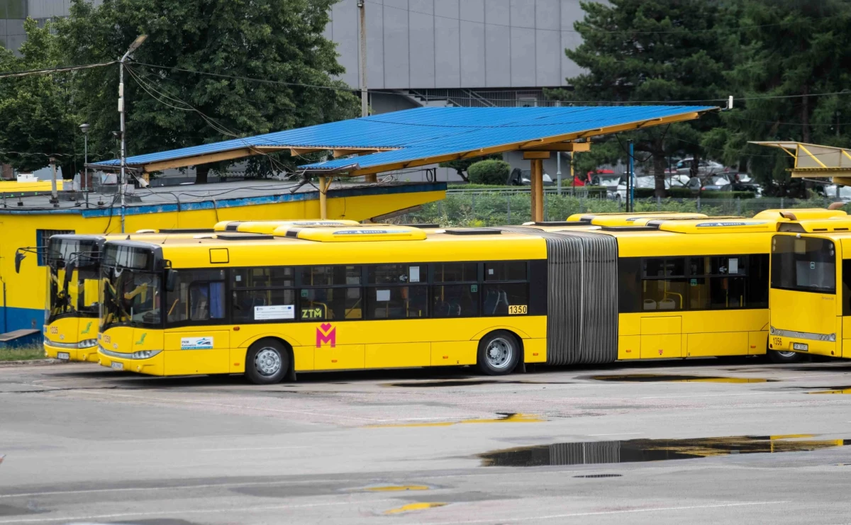 Nietrzeźwego kierowcę autobusu miejskiego zatrzymali policjanci wydziału ruchu drogowego z Bytomia. 54-letni mężczyzna jechał bez pasażerów.