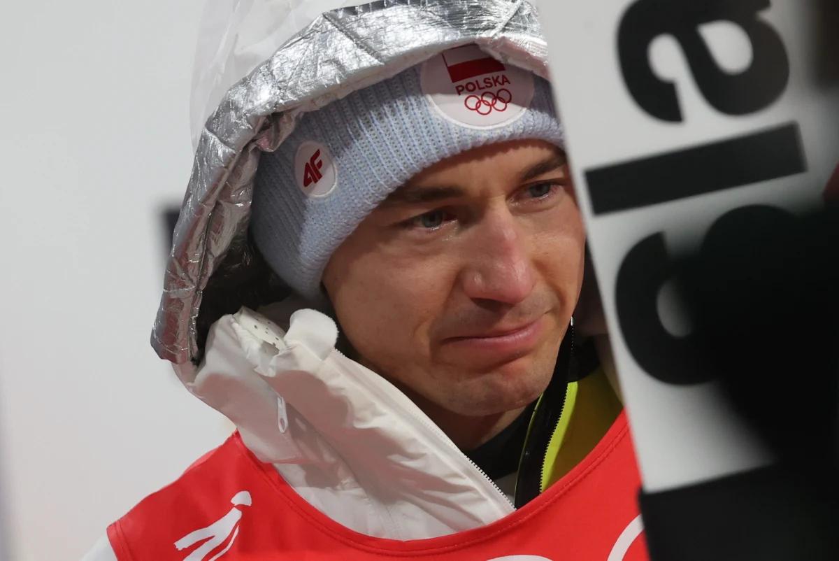 Kamil Stoch po zajęciu czwartego miejsca w olimpijskim konkursie na dużej skoczni w Zhangjiakou przyznał, że pęka mu serce. "Pewnie za kilka dni, może nawet jutro, inaczej na to popatrzę. Ale dziś trudno się z tym pogodzić" - powiedział.