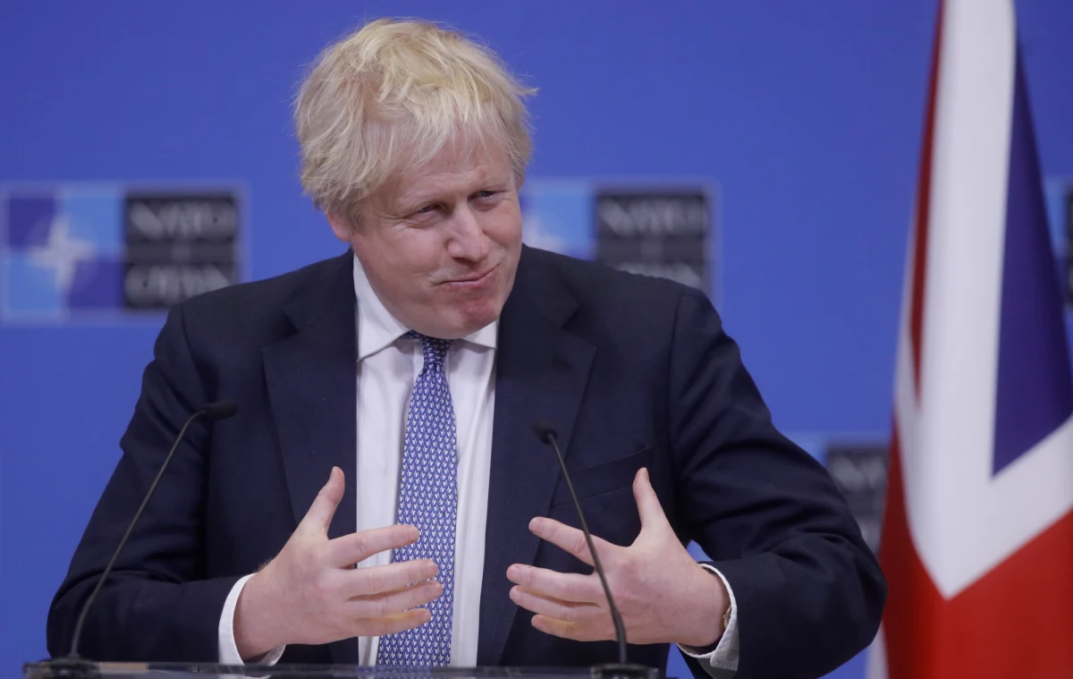Premier Boris Johnson powinien odejść ze stanowiska, jeśli zostanie ukarany za złamanie restrykcji covidowych. Takiego zdania jest aż 75 proc. ankietowanych Brytyjczyków. Te pesymistyczne dla Johnsona dane zostały opublikowane w sobotnim sondażu.  
