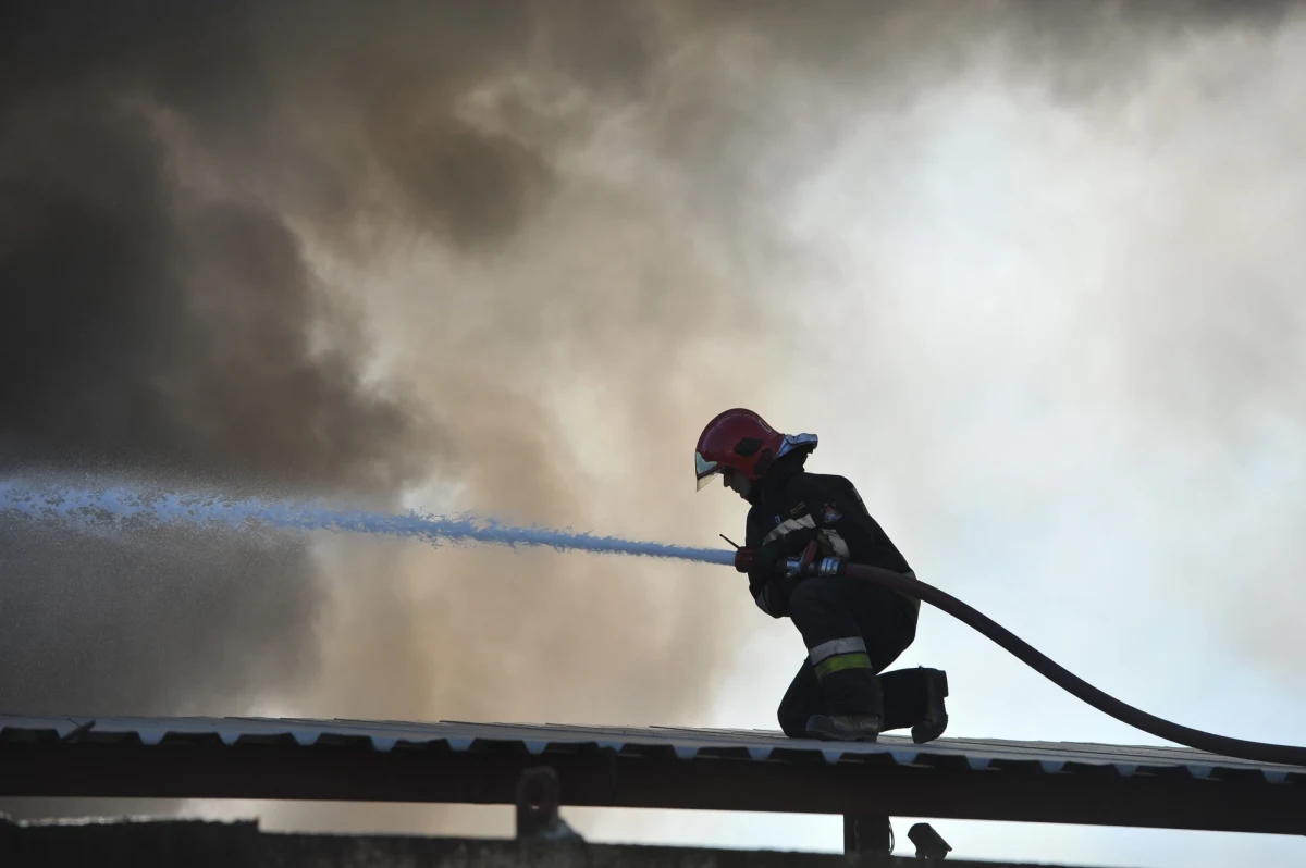 Mieszkańcy wielkopolskiej wsi Gizałki-Las obawiają się grasującego podpalacza. W ostatnim czasie wybuchły tam cztery pożary. Śledztwo w sprawie prowadzi pleszewska policja.