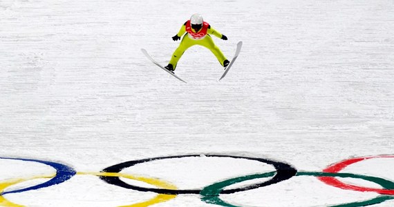 Skoczkowie narciarscy Kamil Stoch, Dawid Kubacki, Piotr Żyła i Paweł Wąsek wystąpią w poniedziałek w konkursie drużynowym igrzysk w Pekinie - poinformował trener Michal Dolezal.