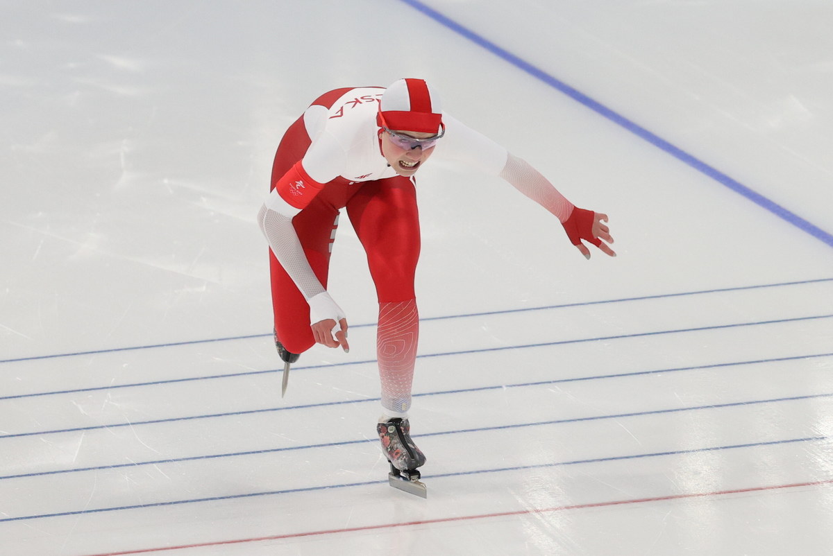 Amerykanka Erin Jackson zdobyła złoty medal igrzysk olimpijskich w Pekinie w łyżwiarskim biegu na 500 m. Druga była Japonka Miho Takagi, a brąz wywalczyła Rosjanka Angelina Golikowa. Na 9. miejscu uplasowała się Kaja Ziomek, a druga z Polek, Andżelika Wójcik, była 11.