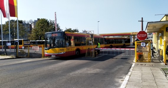 W poniedziałek, 14 lutego, na stołeczne ulice wrócą autobusy linii szkolnych oraz zostaną przywrócone podjazdy do szkół. Jednak część zmian w rozkładach pozostanie do 20 lutego - poinformował Zarząd Transportu Miejskiego.