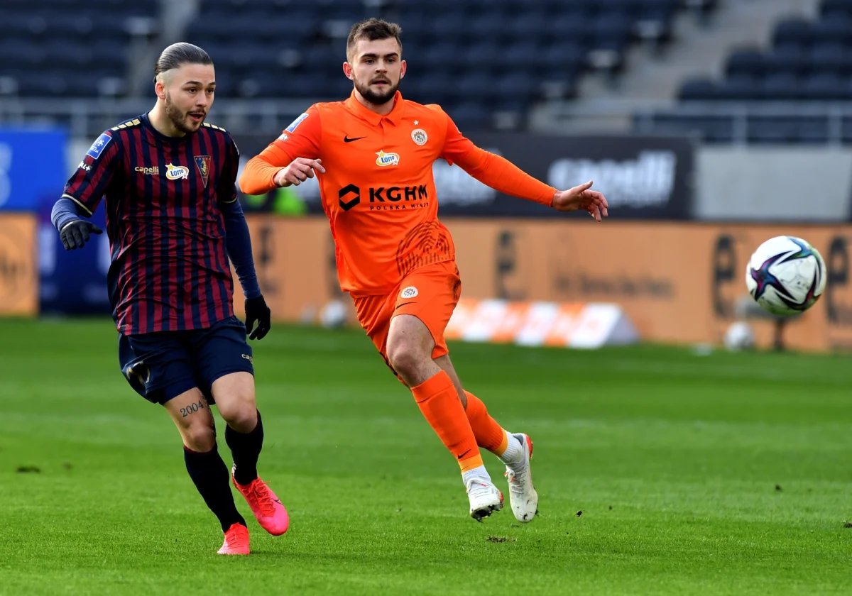 Wyścig o mistrzostwo pomiędzy Lechem, Pogonią i Rakowem trwa. Szczecinianie pokonali Zagłębie Lubin 2:1 i ponownie są tuż za plecami Kolejorza i przed Rakowem. Bohaterem meczu został nowy nabytek Pogoni Wahan Biczachczjan, który przepięknym strzałem zapewnił zwycięstwo gospodarzom.