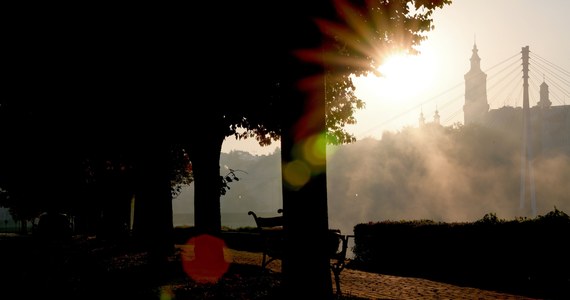 14 lutego, wszystkich zakochanych i nie tylko, zachęcamy do walentynkowych spacerów. Według najnowszej prognozy synoptyków Instytutu Meteorologii i Gospodarki Wodnej, poniedziałek zapowiada się słoneczny i bez opadów. Potem spodziewane jest stopniowe pogorszenie aury. 