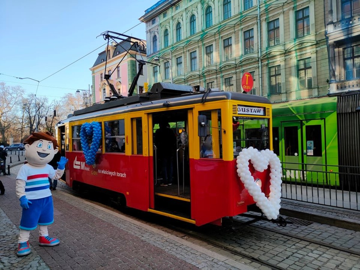 Z okazji Walentynek wrocławskie MPK przygotowało niespodziankę, nie tylko dla zakochanych. To koncert w jednym z najbardziej kultowych wrocławskich tramwajów. Jeździ on swoją trasą od 13 do 14 lutego.
