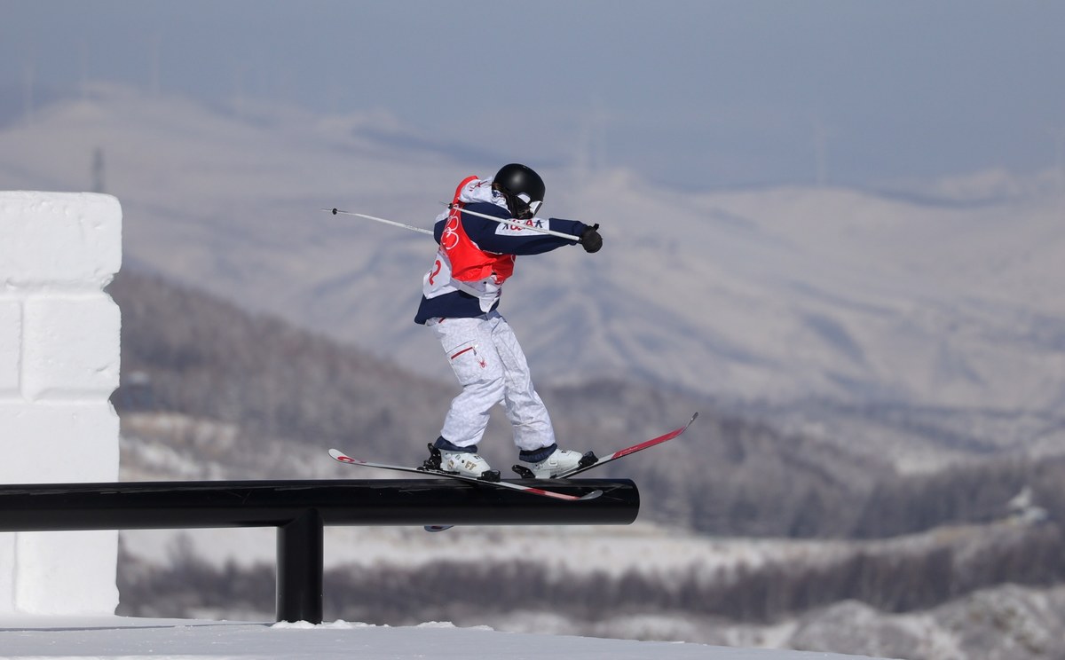 Marin Hamill upadła i mocno się poturbowała po skoku podczas poniedziałkowych kwalifikacji olimpijskich w slopestyle'u w Zhangjiakou. Amerykanka powróci do swojego kraju na dalsze leczenie.