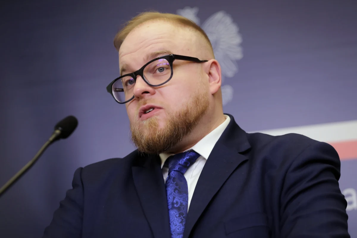 Polscy obserwatorzy OBWE nie wycofują się z Ukrainy - poinformował rzecznik MSZ-tu. Część państw podjęła taką decyzję, m.in. Amerykanie zabrali swoich obserwatorów z Doniecka. Jutro do Moskwy - jako szef Organizacji Bezpieczeństwa i Współpracy w Europie - jedzie Zbigniew Rau.