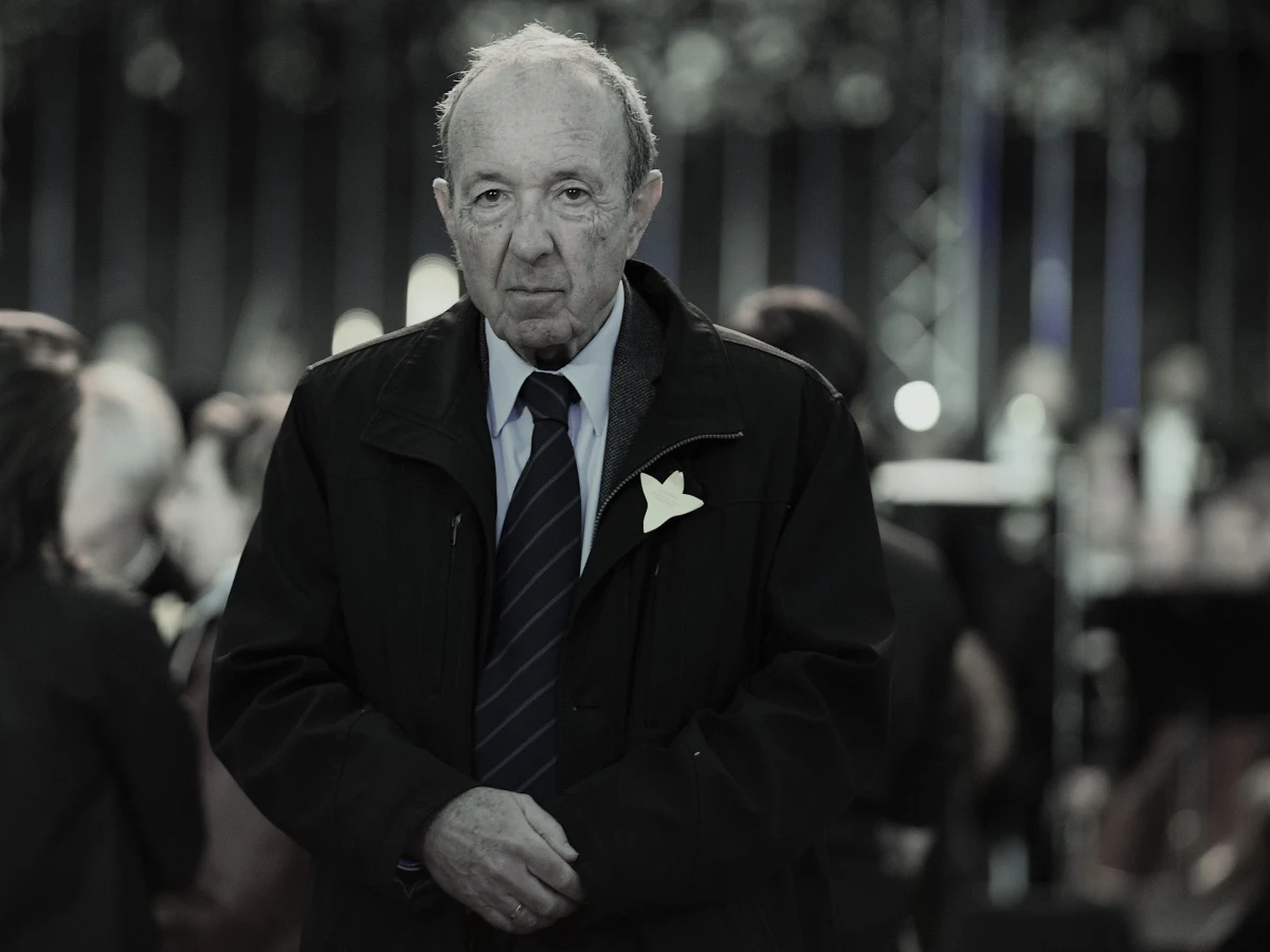 „Z ogromnym żalem i wciąż nie mogąc w to uwierzyć informujemy, że odszedł nasz drogi Przyjaciel Daniel Passent” – podał na Twitterze tygodnik „Polityka”, na łamach którego publicysta Daniel Passent przez lata publikował felietony. Dziennikarz miał 83 lata.