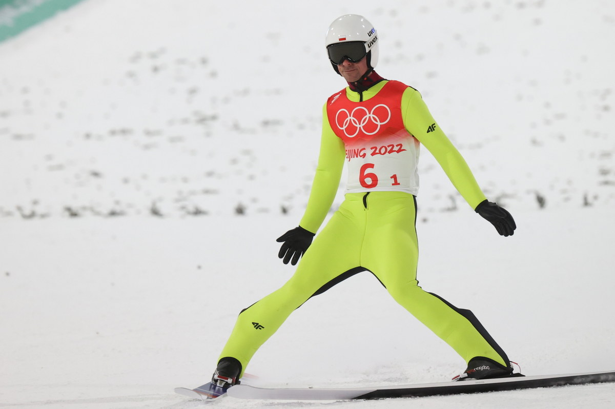 Piotr Żyła nie spełnił swojego wielkiego marzenia - do kolekcji sukcesów nie udało mu się dołożyć medalu olimpijskiego. "Dramat. Igrzyska mnie rozbiły, więcej nie przyjadę. Widocznie nie są dla mnie" - powiedział nasz skoczek po szóstym miejscu polskiej drużyny w ostatnim konkursie igrzysk w Pekinie.