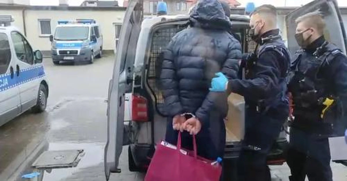 W jednym z hoteli w Płońsku dwaj zamaskowaniu sprawcy pobili trzech mężczyzn przy użyciu brukarskich młotków. Poszkodowani trafili do szpitala, stan jednego z nich jest ciężki. Ustalono jednego z napastników - to 40-latek z Płońska. 