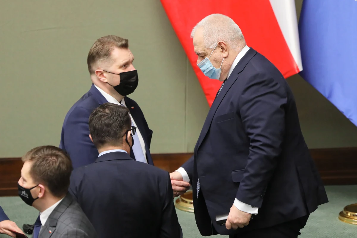 ​Na Lubelszczyźnie sytuacja u największych graczy wydaje się w pełni przewidywalna. W przypadku PiS liderami okręgów 6. i 7. będą Przemysław Czarnek i Jacek Sasin. W PO w Lublinie doszli do głosu młodzi stażem posłowie Marta Wcisło i Michał Krawczyk, co również dla nikogo nie jest zaskoczeniem. Polska 2050 ma tam dwie rozpoznawalne twarze - Joanna Mucha i senator Jacek Bury. Ten ostatni w cuglach pokonał kontrkandydata z PiS w poprzednich wyborach. Niespodzianek raczej nie będzie.