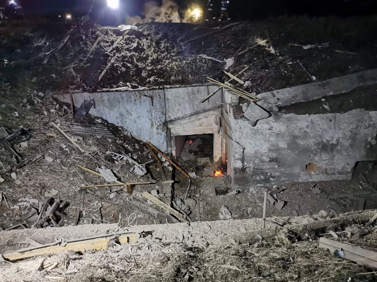 ​Eksplozja w fabryce materiałów wybuchowych w Krupskim Młynie. Potężny wybuch słychać było w całej okolicy. Poszukiwanych jest dwóch pracowników, którzy nie zgłosili się w punkcie zbiórki. Przyczyny i okoliczności incydentu ma wyjaśnić specjalna komisja.