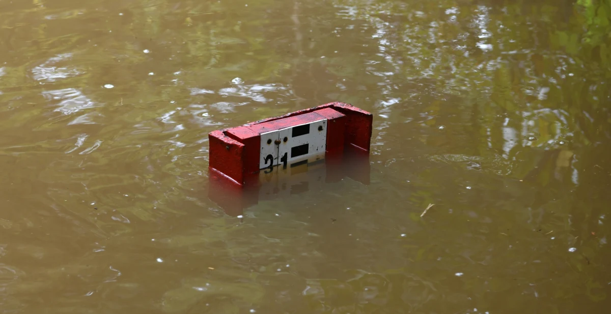 Przekroczone stany ostrzegawcze na mazowieckich rzekach, w pięciu miejscach. Chodzi o Bzurę w Żukowie, Pilicę w Białobrzegach, Wkrę w Trzcińcu, Utratę w Krubicach i Liwiec w Zaliwiu. Gmina Mokobody pod Siedlcami ogłosiła stan pogotowia przeciwpowodziowego.