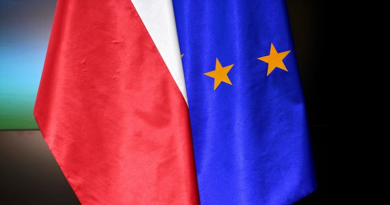 Większość Polaków popiera mechanizm wypłaty unijnych funduszy dla krajów członkowskich Unii Europejskiej w zamian za przestrzeganie reguł praworządności – wynika z sondażu przeprowadzonego przez pracownię United Surveys dla „Dziennika Gazety Prawnej” i RMF FM. 