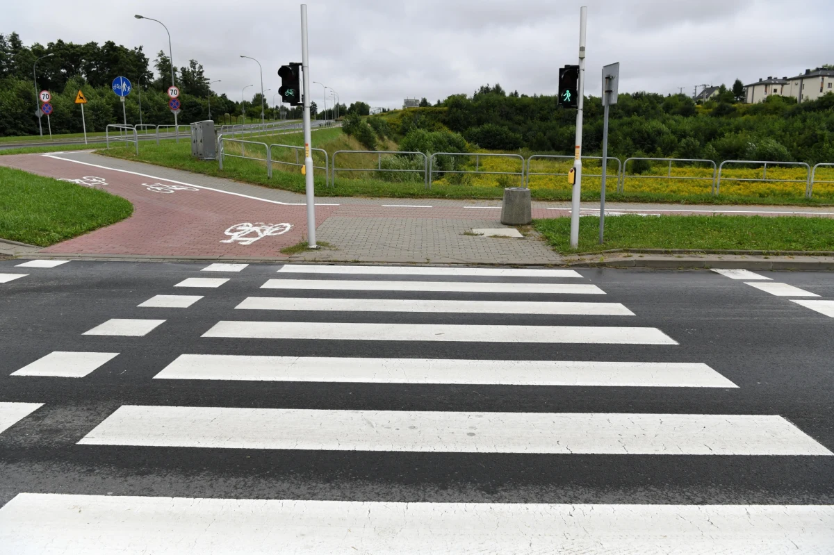 Olsztyńska GDDKiA ogłosiła przetarg na zaprojektowanie rozbudowy oświetlenia na 65 przejściach dla pieszych w ośmiu miejscowościach przy DK15 i DK16 w woj. warmińsko-mazurskim. Zadanie będzie realizowane z rządowego Programu Bezpiecznej Infrastruktury Drogowej.