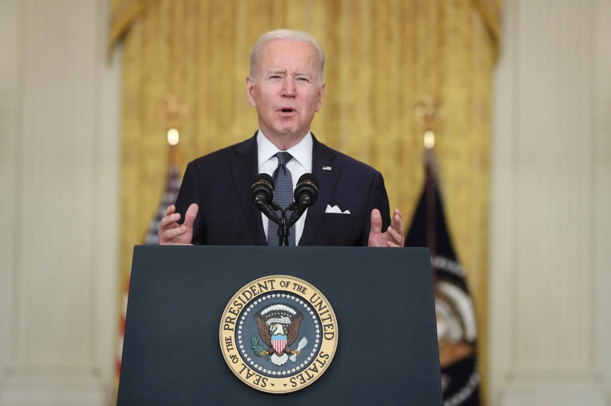 150 tys. rosyjskich żołnierzy nadal stacjonuje wokół Ukrainy, a inwazja wciąż jest możliwa - powiedział we wtorek prezydent USA Joe Biden, odnosząc się do aktualnej sytuacji na wschodzie Europy. Stany Zjednoczone przedstawiły konkretne propozycje w odpowiedzi na obawy Moskwy, ale nie zgodzą się na kompromis w kwestii fundamentalnych zasad - zaznaczył. Zapewnił także, że USA z całą mocą amerykańskiej siły będą bronić "każdego cala terytorium NATO". Jednocześnie przekonywał: "ani NATO, ani USA nie są zagrożeniem dla Rosji".