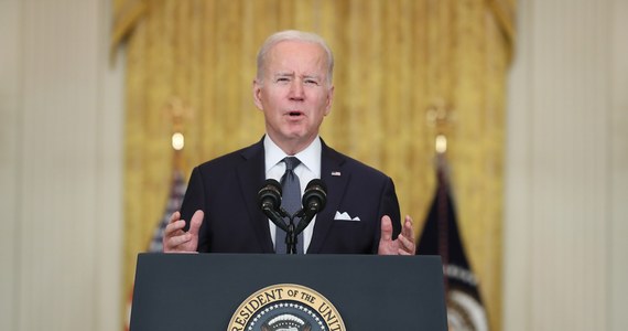 150 tys. rosyjskich żołnierzy nadal stacjonuje wokół Ukrainy, a inwazja wciąż jest możliwa - powiedział we wtorek prezydent USA Joe Biden, odnosząc się do aktualnej sytuacji na wschodzie Europy. Stany Zjednoczone przedstawiły konkretne propozycje w odpowiedzi na obawy Moskwy, ale nie zgodzą się na kompromis w kwestii fundamentalnych zasad - zaznaczył. Zapewnił także, że USA z całą mocą amerykańskiej siły będą bronić "każdego cala terytorium NATO". Jednocześnie przekonywał: "ani NATO, ani USA nie są zagrożeniem dla Rosji".