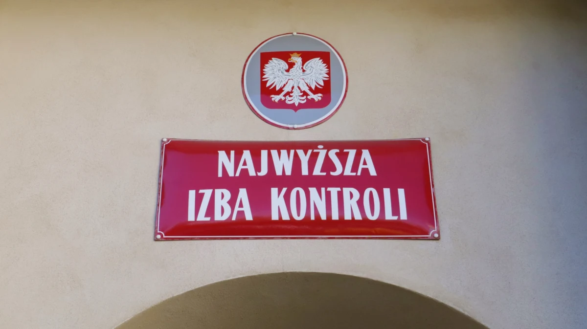 "Realizując wynikający z konstytucji obowiązek strzeżenia praw Sejmu, informuję, że moje stawiennictwo przed Najwyższą Izbą Kontroli nie jest możliwe - oświadczyła marszałek Sejmu Elżbieta Witek. "Godząc się na wezwanie marszałka Sejmu przez NIK naruszyłabym przepisy rangi konstytucyjnej i ustawowej" - dodała. 