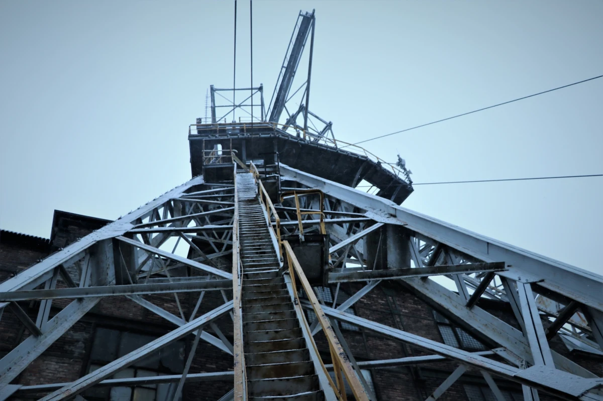 Centralne Biuro Antykorupcyjne zatrzymało trzy osoby - byłego wiceprezesa Katowickiego Holdingu Węglowego, byłego członka zarządu KHW i przedsiębiorcę, którzy mieli powoływać się na wpływy w spółce Skarbu Państwa – dowiedziała się PAP.