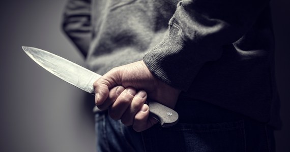 36-latek odpowie za usiłowanie zabójstwa współlokatora, którego kilkakrotnie zranił nożem kuchennym. Mężczyźni pokłócili się o... źle umyte naczynia - podała policja.