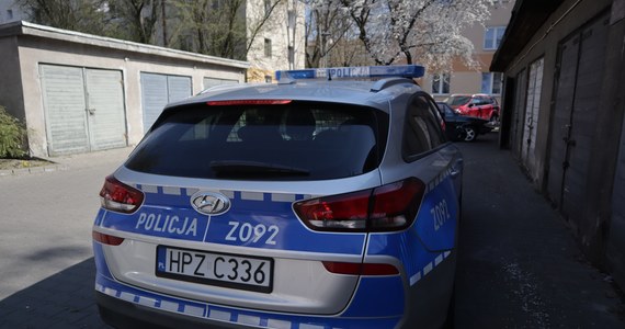 Najbliższe trzy miesiące spędzi w areszcie śledczym 35-letni mężczyzna, który w miniony weekend, będąc pod wpływem alkoholu, uszkodził swoim bmw samochody zaparkowane w centrum Szczecina. Za swoje nieodpowiedzialne zachowanie odpowie przed sądem.