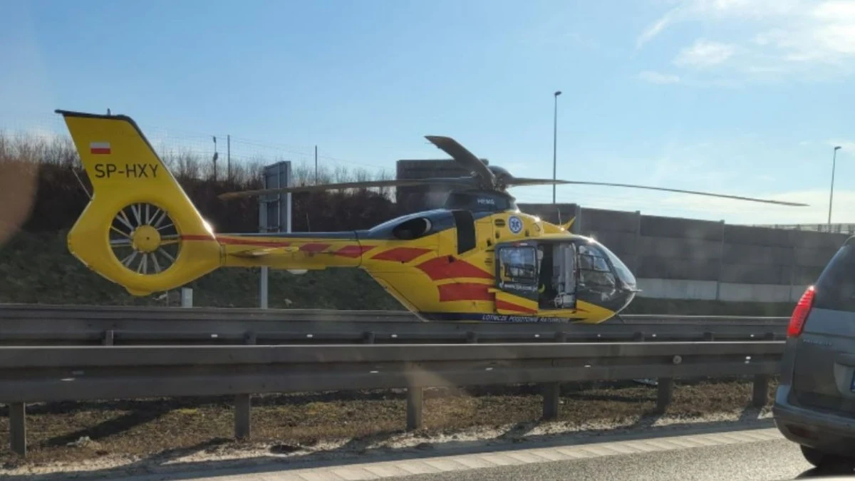 W okolicach miejscowości Nowe Grocholice w okolicach Warszawy na drodze ekspresowej S8 doszło do zderzenia trzech samochodów. Dwie osoby zostały groźnie ranne.