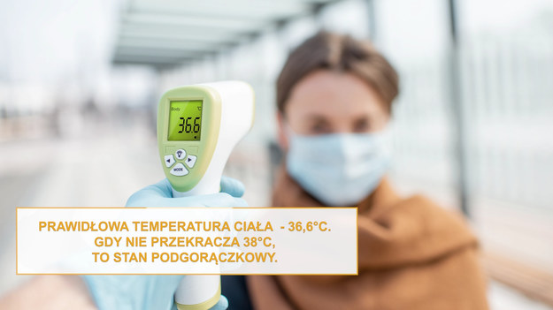 Prawidłowa temperatura naszego ciała wynosi 36,6°C. Gdy nie przekracza 38°C, mówimy o stanie podgorączkowym. Gorączka to sygnał organizmu, że toczy się w nim proces zapalny. Podwyższona temperatura jest mechanizmem obronnym organizmu. Wspiera układ immunologiczny w walce z patogenami. Gwałtowne jej obniżenie może zaburzyć odpowiedź układu odpornościowego. Jeśli stan ogólny chorego na to pozwala, zaleca się, by do 38°C nie starać się gwałtownie obniżyć temperatury. Dlatego nie zawsze warto ją zbijać, a jeśli już, to jakimi sposobami? Czy trzeba od razu sięgać po leki przeciwgorączkowe?CZYTAJ WIĘCEJ 
