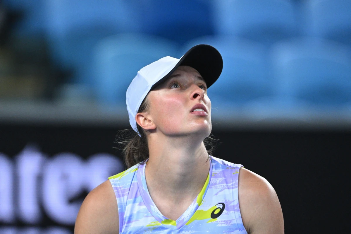Rozstawiona z numerem szóstym Iga Świątek przegrała z Łotyszką Jeleną Ostapenko 6:4, 1:6, 6:7 (4-7) w 1/8 finału turnieju WTA na kortach twardych w Dubaju (pula nagród 703,5 tys. dol.). Polska tenisistka uległa tej rywalce we wszystkich trzech ich dotychczasowych meczach.