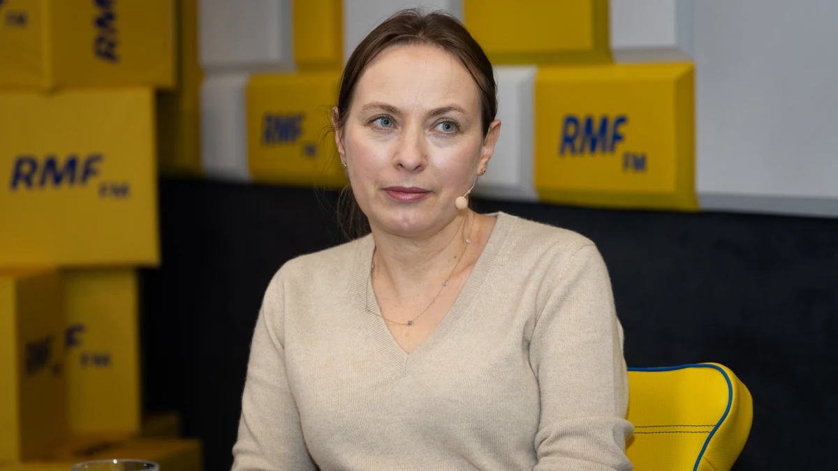 "Ta decyzja nie jest żadnym zaskoczeniem. Rząd polski wiedział i w pewnym sensie chciał, by TSUE orzekło ws. mechanizmu. Może były oczekiwania, że to orzeczenie pójdzie w innym kierunku" - mówiła w Popołudniowej rozmowie w RMF FM Katarzyna Pełczyńska-Nałęcz, była ambasadorka Polski w Rosji i szefowa instytutu Strategie 2050. Odniosła się w ten sposób do decyzji Trybunału Sprawiedliwości Unii Europejskiej, który oddalił polską skargę dotyczącą mechanizmu łączącego fundusze europejskie z poszanowaniem praworządności. "Wielkimi słowami można obudować każdą, bardzo przyziemną realności. Za wielkimi słowami o suwerenności i jakiejś odrębności kryje się to, że mamy sądownictwo coraz bardziej zależne od polityków i coraz mniej wydajne. Na czym polega ta odrębność i kto jest jej beneficjentem, jeżeli system działa gorzej, a na dodatek weszliśmy w kolizję z UE?" – pytała rozmówczyni Tomasza Terlikowskiego. 