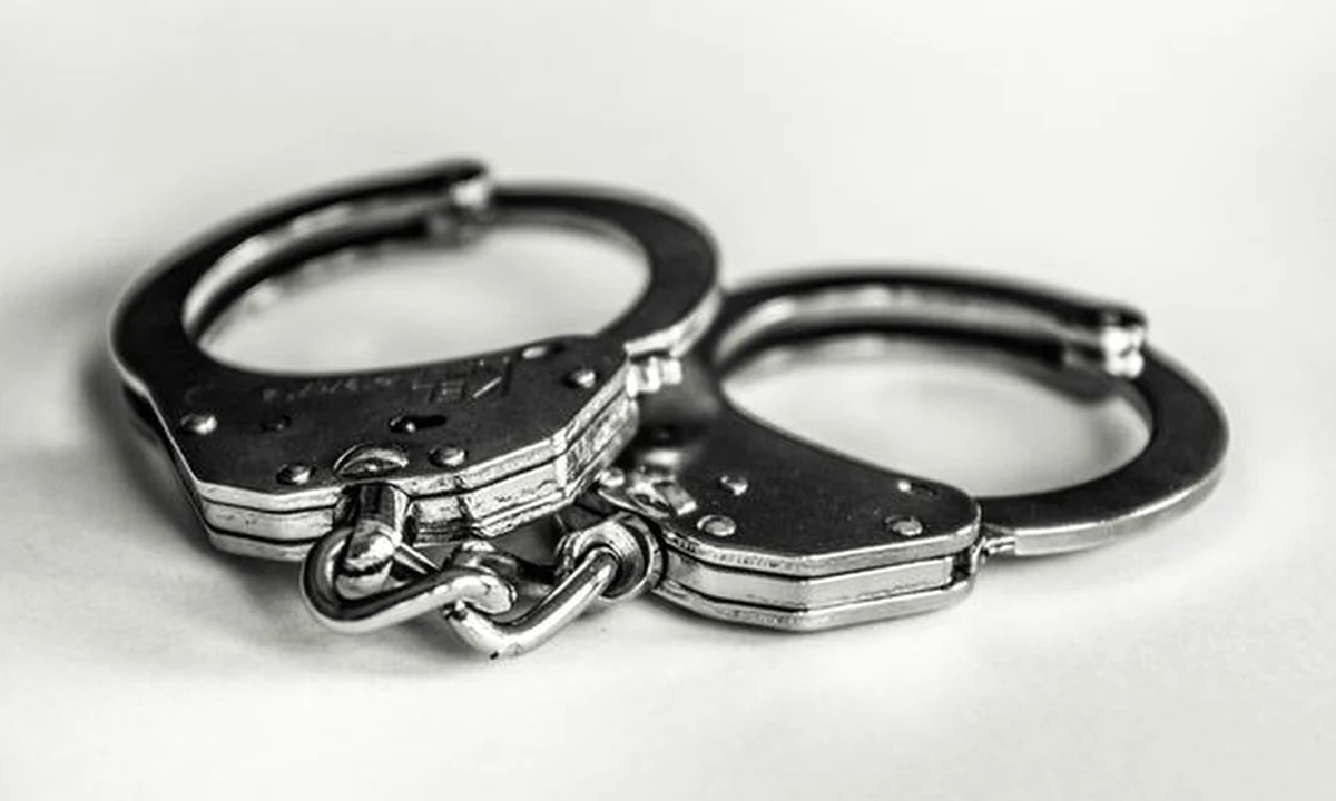 29-latek z powiatu karkonoskiego został zatrzymany przez jeleniogórskich policjantów. Jak informują funkcjonariusze, podpalił on auto swojej byłej dziewczyny. Powodem była zazdrość. Mężczyźnie grozi do 5 lat więzienia.