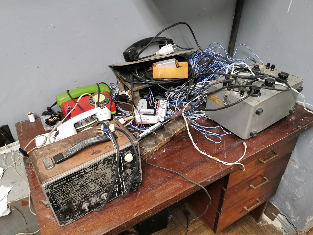 Choć ma kilkadziesiąt lat,  wciąż może przyjąć ponad dwa tysiące osób. Mowa o schronie pod dworcem głównym w Kijowie. Według służb w mieście w takich obiektach schronienie mogą znaleźć prawie trzy miliony osób. Dziennikarze RMF FM Piotr Bułakowski i Mateusz Chłystun zajrzeli dzisiaj do jednego z kijowskich schronów.