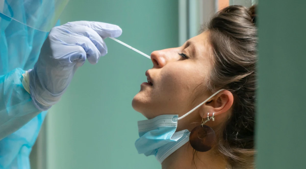 ​W tzw. szarej strefie zakażeń koronawirusem jest więcej przypadków niż tych oficjalnie odnotowywanych - uważają przedstawiciele sanepidu w Olsztynie. "Bardzo dużo ludzi jest poza systemem" - mówi dyrektor placówki.