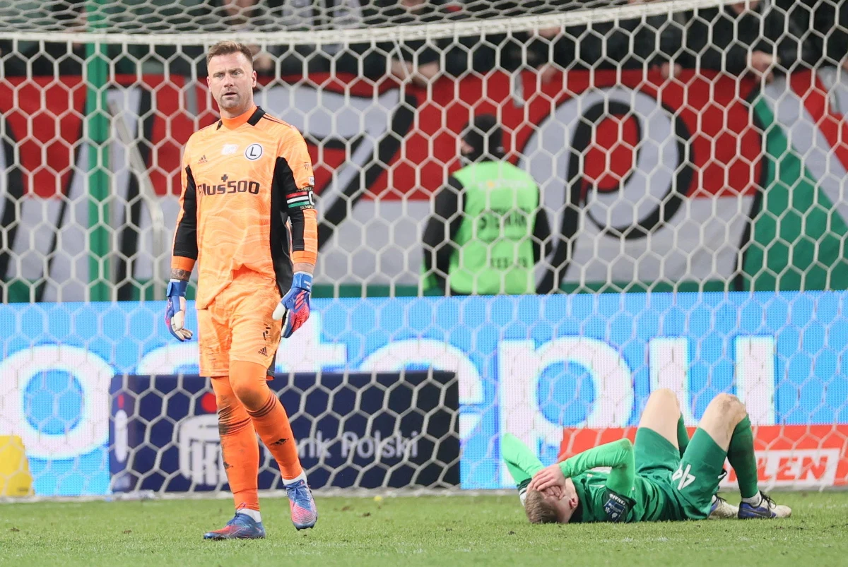 Komisja Ligi Ekstraklasy S.A. ukarała Artura Boruca zawieszeniem na trzy mecze ekstraklasy. Dodatkowo bramkarz Legii Warszawa musi zapłacić 25 tys. złotych kary. To reakcja na incydent z niedzielnego meczu stołecznego klubu z Wartą Poznań. 