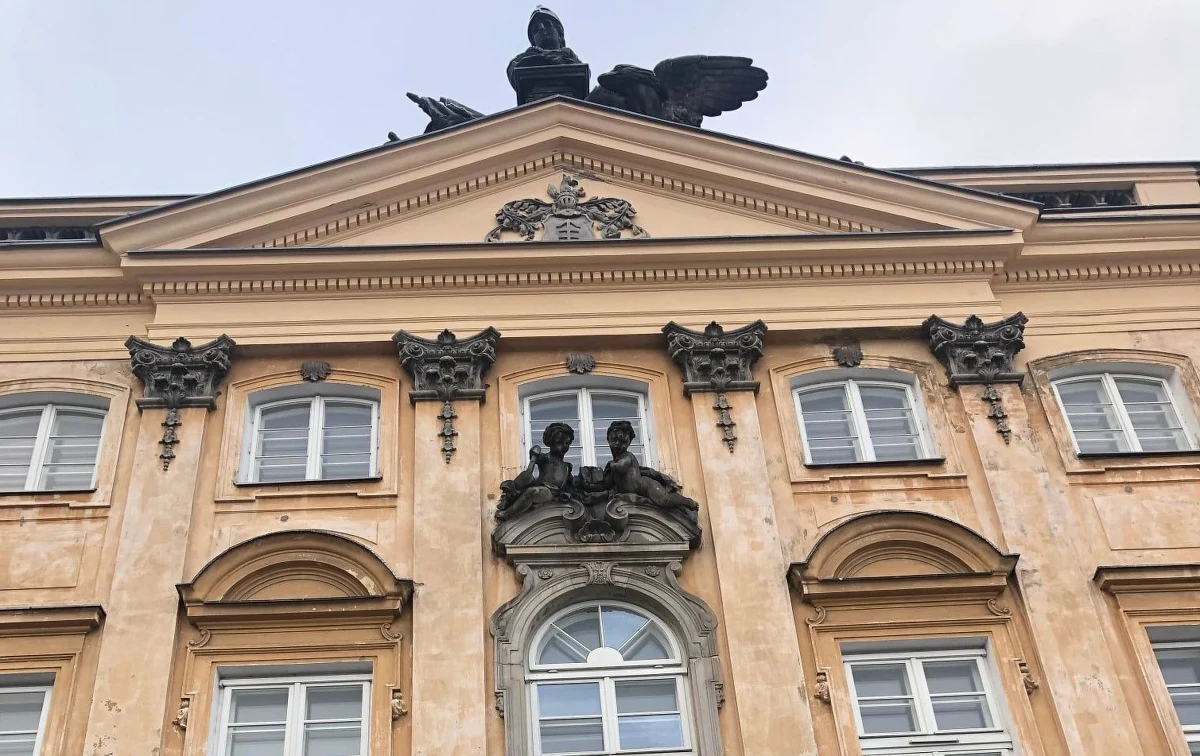 Mazowiecki wojewódzki konserwator zabytków przeprowadził kontrolę stanu zachowania Pałacu Sapiehów przy ulicy Zakroczymskiej 6. Wydał też właścicielowi - miastu - zalecenia naprawy. 