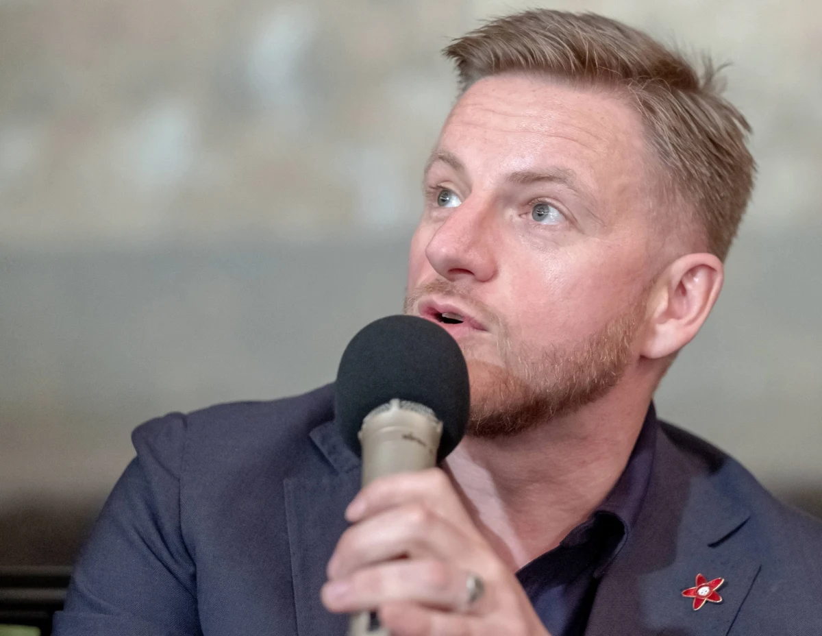 Szczepan Twardoch otrzymał w środę Nagrodę im. Kazimierza Kutza – przyznawaną od zeszłego roku osobom łączącym artystyczną aktywność ze społecznym zaangażowaniem. Nagrodę, przyznawaną przez Teatr Śląski, Miasto Katowice i Uniwersytet Śląski, wręczono w 93. urodziny jej patrona.