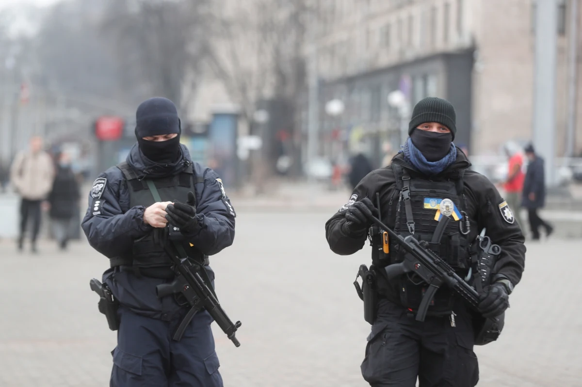 16 lutego przez amerykański wywiad był wskazywany jako możliwa data potencjalnego rosyjskiego ataku na Ukrainę. Brytyjski tabloid "The Sun" podał nawet konkretną godzinę - atak miał nastąpić o 2 w nocy czasu polskiego. Szczęśliwie nic się nie wydarzyło, Ukraińcy dzisiaj w spokoju świętowali nowe święto: Dzień Jedności Narodowej, choć napięcie nadal da się odczuć. Sekretarz generalny NATO Jens Stoltenberg stwierdził dzisiaj: "Nie ma oznak deeskalacji, wręcz przeciwnie. Rosjanie gromadzą coraz więcej żołnierzy przy granicy z Ukrainą."