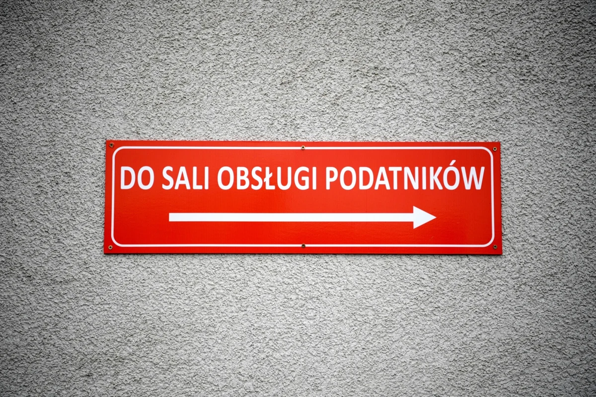 Co najmniej 5 tys. zł brutto - takiej płacy minimalnej domagają się od szefa rządu związkowcy fiskusa - informuje w czwartek "Puls Biznesu".
